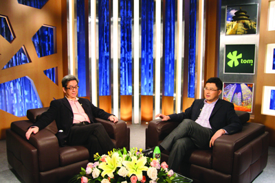 华娱卫视《CEO实话实干》主持人陶杰对话特百惠（中国）有限公司董事总经理梁学斌先生。